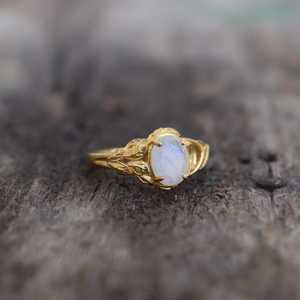 Anillo de piedra lunar arcoíris ovalada inspirado en la naturaleza, plata de ley 925, chapado en oro de 14 quilates, delicado y elegante, regalo para ella - Product Image 3