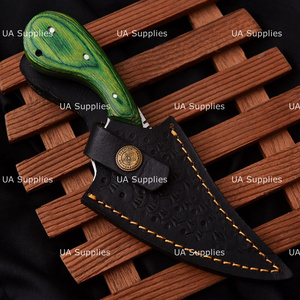 Cuchillo de caza personalizado con hoja de acero inoxidable, borde dentado, mango de madera verde, 8 pulgadas, funda de cuero negro para exteriores - Product Image 5