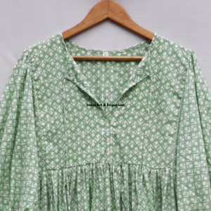 Belle robe en coton à motifs floraux, imprimée à la main, pour un usage décontracté. - Product Image 3