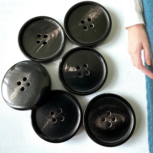 Boutons en corne de buffle polie finition naturelle, écologiques, pour vêtements et décorations de style animalier, logo personnalisé - Product Image 6