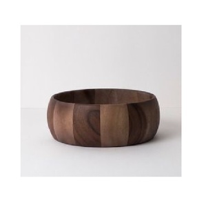 Plato de servir de madera maciza con acabado pulido, construcción confiable y aspecto elegante, adecuado para cenas y presentación de alimentos. - Product Image 1