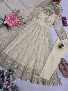 Conjunto de Vestido Premium Listo para Usar: Vestido de Seda Fandy con Bordado y Lentejuelas, con Pantalón y Dupatta a Juego - Product Image 5