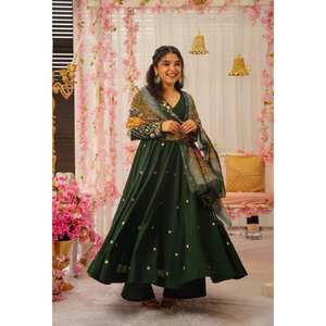 Vestido de Chifón y Dupatta con Bordado de Lentejuelas para un Look Festivo - Product Image 3