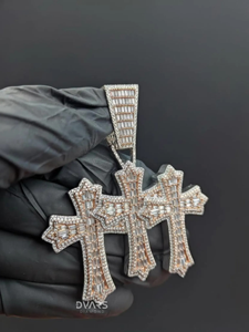 Pendentif croix triple en argent sterling 925 GRA, serti de moissanite, design classique, bijoux religieux pour hommes. - Product Image 4