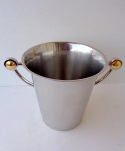 Cubo de hielo con acabado plateado de diseño minimalista, perfecto para eventos, recepciones, enfriamiento de vino, fiestas y uso festivo en la mesa. - Product Image 4