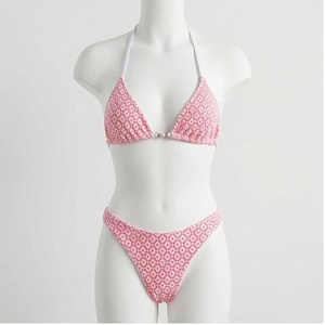 Ensemble de bikini 2 pièces à imprimé géométrique rose, haut triangle à col halter avec perles, bas de bikini string, maillot de bain pour femmes - Product Image 2
