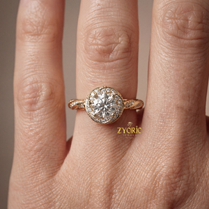 Anillo de compromiso con halo en espiral de diamante cultivado en laboratorio de corte redondo, plata de ley, para fiesta de bodas, banda trenzada pavé de 0.53 CT - Product Image 4