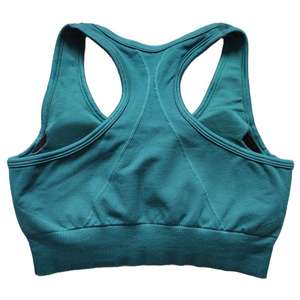Sujetador deportivo de yoga transpirable sin costuras con logo frontal para mujer, top de fitness para gimnasio, ropa deportiva, soporte medio, almohadillas extraíbles - Product Image 3