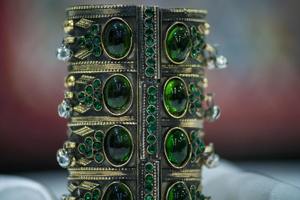 Bracelet à breloques multicouche avec pièces de monnaie afghanes, gravures détaillées et travail métallique orné, inspiré du style nomade - Product Image 6