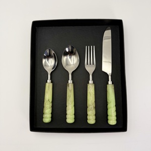 Nouveauté : Ensemble de couverts en acier inoxydable à forte demande avec manche en résine, idéal pour un cadeau de mariage, à prix raisonnable en Inde - Product Image 1