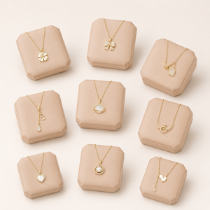 Collier Trèfle d'Amour en Acier Inoxydable Haut de Gamme pour Femme, Bijou Romantique avec Diamants, Idéal pour Anniversaire (Vente en Gros) - Product Image 1