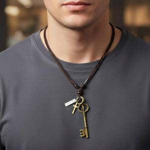 Colgante Llave del <span class=keywords><strong>Valor</strong></span> Chapado en Oro de 18K - Amuleto Religioso de Acero Inoxidable de 3 Pulgadas con Cuerda de Cuero Ajustable para Hombres y Niños - Product Image 1