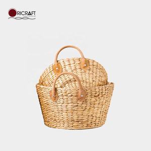 Cesta de jacinto de agua redonda de alta calidad hecha a mano en Vietnam con mango de cuero inspirado en Bahamas para almacenamiento - Product Image 1