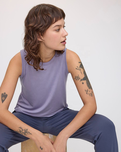Débardeur de yoga respirant sans manches pour femme, personnalisable avec logo, en tissu tricoté, idéal pour l'entraînement sportif estival - Product Image 3