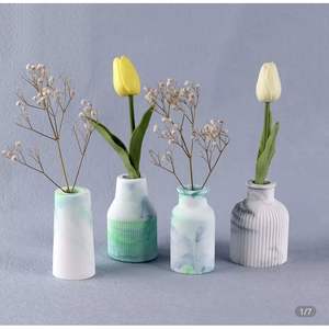 Jarrón Decorativo de Resina para Espacios Modernos, Diseño Elegante para Interiores - Product Image 4