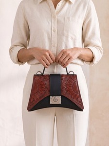 Bolso de Hombro de Cuero Tallado de Lujo para Mujer, Forma de Media Luna, Diseño de Girasol en Relieve, Cierre de Hebilla en Color Contrastante, 2-2.9L, Grande - Product Image 4