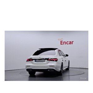 Mercedes-Benz E350 4MATIC AMG Line Clase E 2023 con Volante a la Izquierda, Caja de Cambios Automática, Asientos de Cuero, Cámara Trasera - Product Image 4