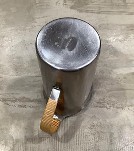 Pichet minimaliste en acier inoxydable avec poignée en bois, carafe moderne pour la maison, la cuisine, la salle à manger et l'usage quotidien, fabriqué à la main en Inde - Product Image 4