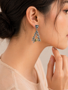 ต่างหูทรงหยดน้ำลายดอกไม้สไตล์วินเทจ ELVORA GEMS สำหรับผู้หญิง เงินแท้ 925 ประดับเพทายแบบหนามเตย สไตล์โบราณ เหมาะสำหรับงานปาร์ตี้ ชุบเงินโบราณ - Product Image 1