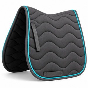Almohadillas versátiles para sillas de montar hechas con relleno ligero, tela transpirable y acabados elegantes para trabajo en establos y actividades al aire libre. - Product Image 1