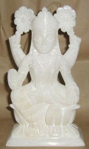 Statue de Laxmi Mata en marbre blanc antique, avec main de bénédiction, en position assise sur un lotus, pour la maison et le temple - Product Image 3