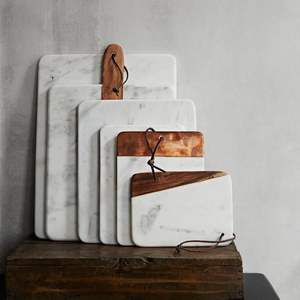 Planche à découper artisanale en marbre et bois avec finition durable pour la préparation du pain, du fromage, de la viande et des légumes - Product Image 5