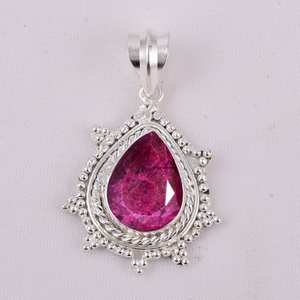 Colgante de Berilo Rojo en Plata de Ley Chapada en Platino, Corte Lágrima, Certificado IGI, Joyería Minimalista con Piedras Preciosas, Hecho a Mano, Elegante - Product Image 2