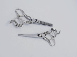 Ciseaux professionnels style dragon pour salon et coiffure, ciseaux à manche dragon pour une coupe de précision. - Product Image 1
