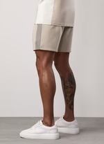 Conjunto de camiseta y pantalones cortos de lujo con paneles en contraste, transpirables y de secado rápido para hombre – Conjunto deportivo de 2 piezas cómodo y que absorbe la humedad - Product Image 6