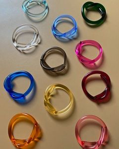 Anillo de Resina Hecho a Mano con Diseño Artístico Único, Accesorio de Joyería de Moda Colorido para Mujeres y Niñas - Product Image 3