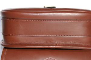 Sac de transport pour cartouches en cuir pleine fleur durable, pochette utilitaire extérieure élégante d'inspiration patrimoniale avec fermeture sécurisée - Product Image 5