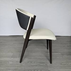 Chaises de salle à manger minimalistes en cuir PU/PVC avec pied en bois pour la conception de la maison ou de l'appartement Chaise de salle à manger à usage général - Product Image 5