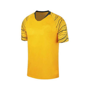 Maillot de football personnalisé à manches courtes par sublimation, rouge et noir, col rond, design personnalisé, séchage rapide, respirant, uniforme d'équipe nationale - Product Image 4