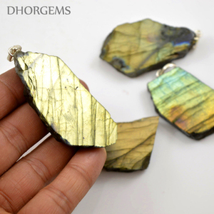 จี้หินลาบราดอไรต์สีเหลืองธรรมชาติขายดีที่สุด ขนาด 1-3 นิ้ว หินดิบสำหรับทำเครื่องประดับ - Product Image 1