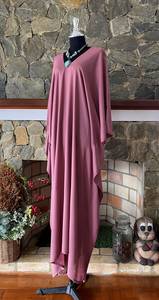 Robe kaftan rose mangoustan teinte à la main, col en V, coupe ample, élégante, pour femmes, idéale pour la détente et les vacances - Product Image 2