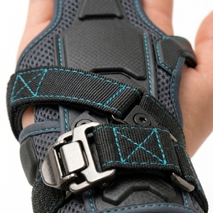 Agarraderas para Barras Asimétricas: Accesorio Cómodo para Protección de Manos para Gimnastas que Ofrece Mejor Agarre, Estabilidad y Movimiento Suave en la Barra - Product Image 6