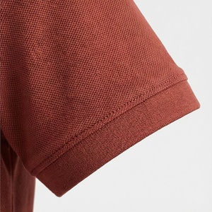 Polo en piqué 100% coton rouge rouille à manches courtes pour homme, décontracté, respirant, coupe classique, design tricoté uni - Product Image 6