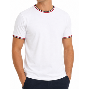 เสื้อยืดคอกลมชายพรีเมียมสีขาวลายสามแถบ พร้อมปกและปลายแขนเสื้อสีแดง ขาว และดำแบบตัดกัน - Product Image 1