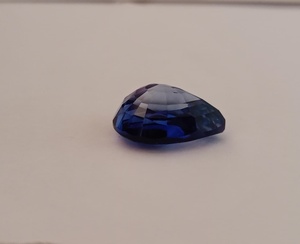 Hermosa piedra preciosa suelta de zafiro azul pulido con corte en forma de lágrima, hecha a mano por un diseñador, para uso en la fabricación de joyería, venta al por mayor. - Product Image 4