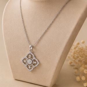 Ensemble collier et boucles d'oreilles assorties en argent 925 avec pendentif géométrique en perles - Bijoux élégants de créateur pour femmes, pour mariage, fête ou usage quotidien - Product Image 2