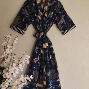 Kimono de Terciopelo Talla Grande con Estampado Verde Selva, Bata de Novia Ecológica Informal para Mujer, Bata de Novia de Algodón y Terciopelo - Product Image 1