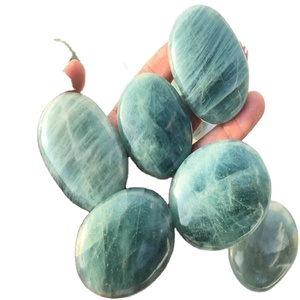 Meilleure vente Aquamarine Palmstone pierre semi-précieuse naturelle polie pour la main d'énergie métaphysique de guérison Feng Shui Reiki - Product Image 1