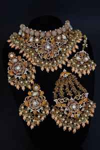 Parure de bijoux de mariage Kundan plaquée or, inspirée, avec émeraudes vertes et saphirs bleus, avec boucles d'oreilles, bijoux de mariage indiens et pakistanais - Product Image 4