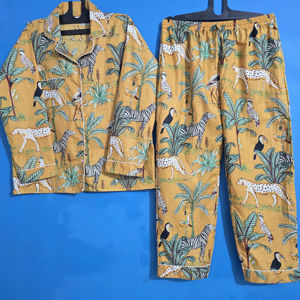 Ensemble de pyjama long en coton biologique imprimé moutarde jungle, col en V, fermeture à cordon, sexy, doux et respirant, pour femmes indiennes, grandes tailles - Product Image 1