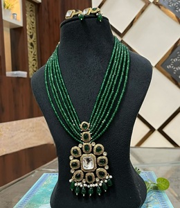 Conjunto de Collar y Aretes Kundan Mala Clásico Chapado en Oro de Primera Calidad, Multicapa, Colección para Fiestas y Bodas para Mujer - Product Image 4