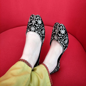 Nuevo Diseño de Zapatos de Mujer Hechos a Mano, Khussa Negros Elegantes, Estilo Moderno para Eid y Bodas - Product Image 6