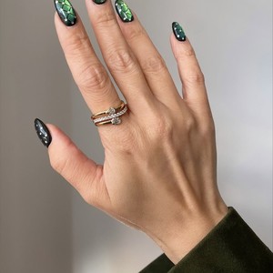 Bague de fiançailles et de mariage en diamant de laboratoire taille poire, bande pavée empilable en platine, bijoux de luxe minimalistes de créateur - Product Image 5