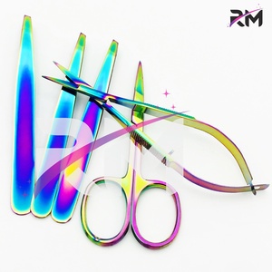 Pinzas para Cejas RMI de Alta Calidad con Logotipo Personalizado, Punta Puntiaguda, Color Multicolor Arcoíris, Agarre de Diamante, Marca Privada - Product Image 4