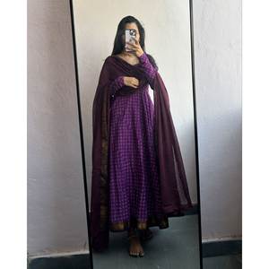 Hermoso vestido de fiesta de talla XL y Dupatta para un aspecto elegante - Product Image 5