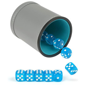 PATRON IMPEX Vaso Mezclador de Dados Cuadrado/Redondo de Cuero PU Gris Grabado de 9.3cm con 4 Dados Azules de 1.6cm, Set de Juego de Mesa Ecológico - Product Image 1